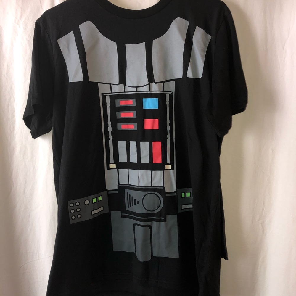 Star Wars tshirt with cape size L NWT